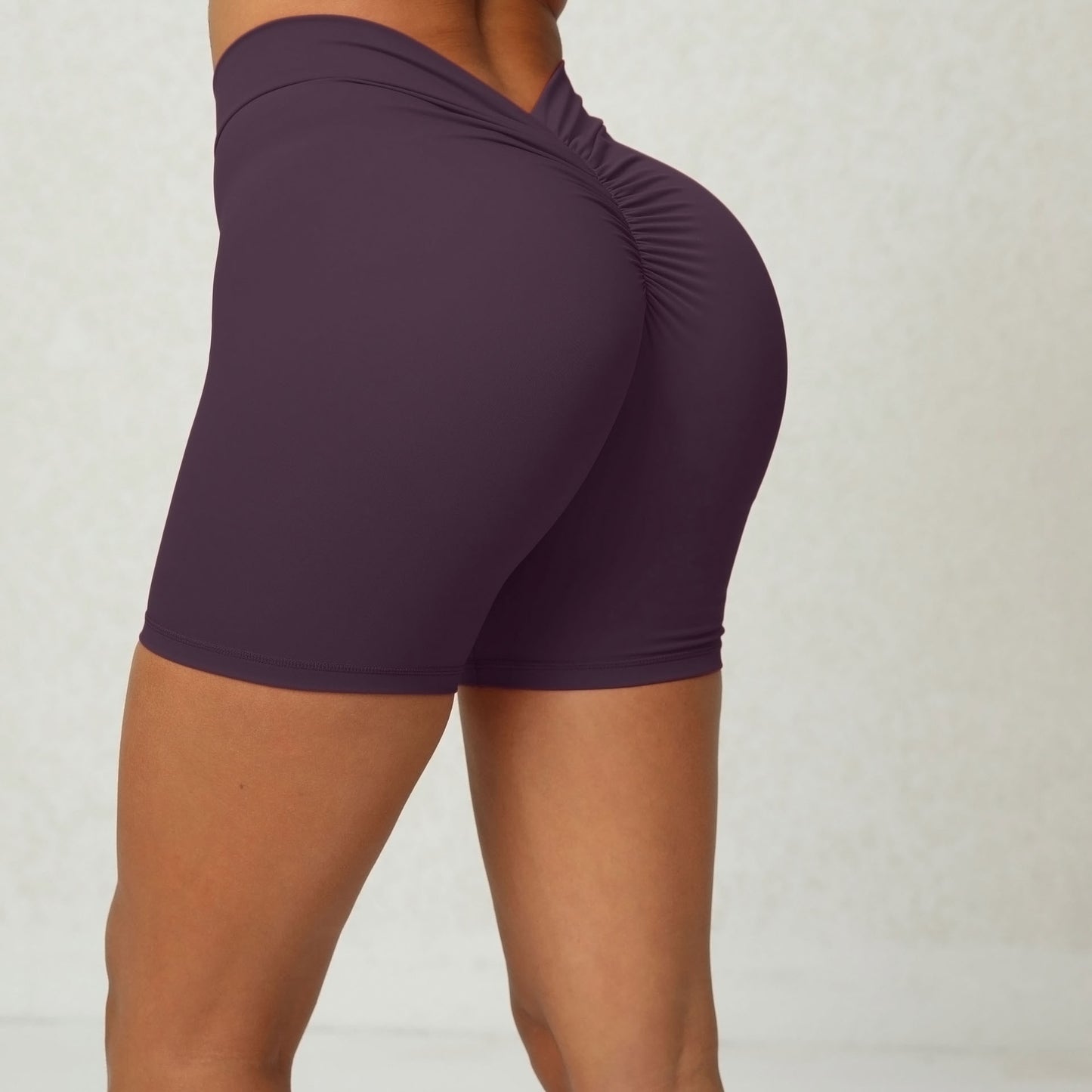 Shorts de yoga moulants en forme de V