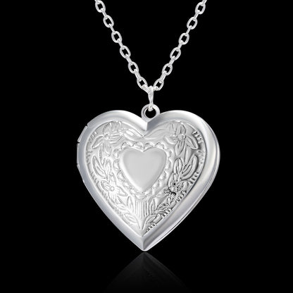 Necklace with heart-shaped pendant