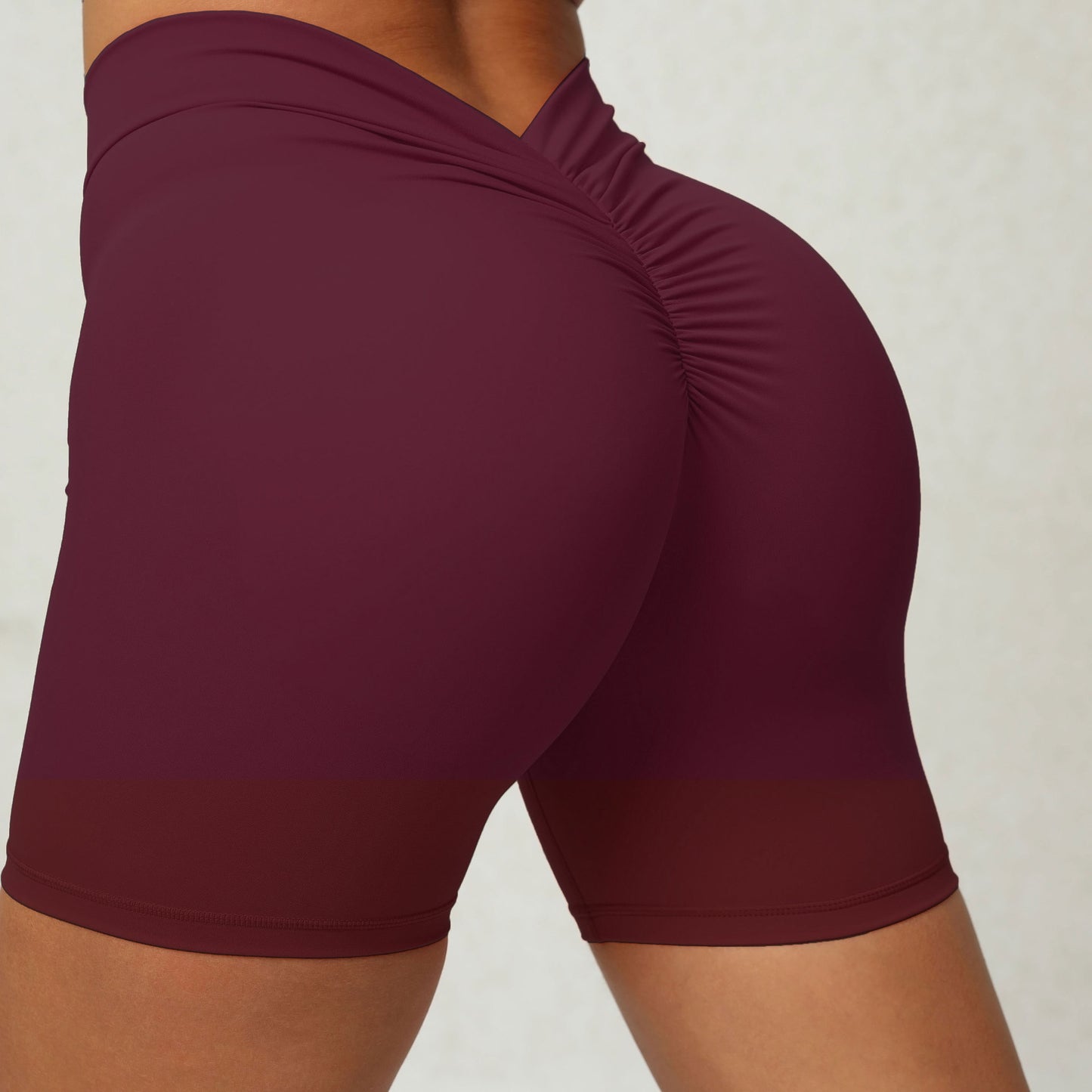 Shorts de yoga moulants en forme de V